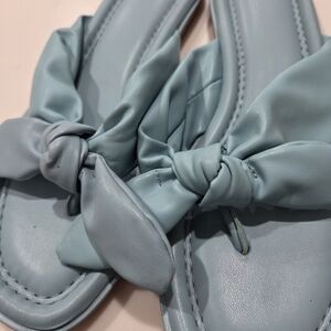 Time & Tru Bow Tie Detail Light Blue Leather Sandals Sz9